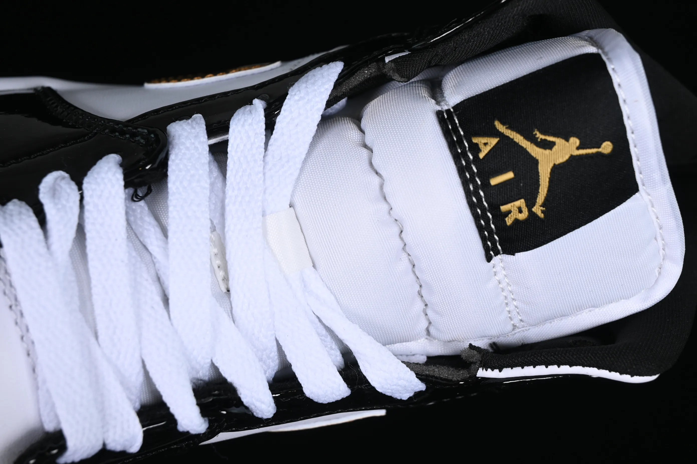 All categories Air Jordan Jordan series basketball shoes Air Jordan 1 Mid Air Jordan 1 Mid SE AJ1 Joe 1 small black gold patent leather mid-top basketball shoes 852542-007